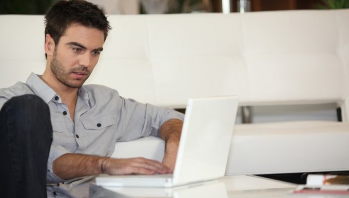 Je suis tenté par un test génétique proposé sur Internet : est-ce que c'est fiable ?